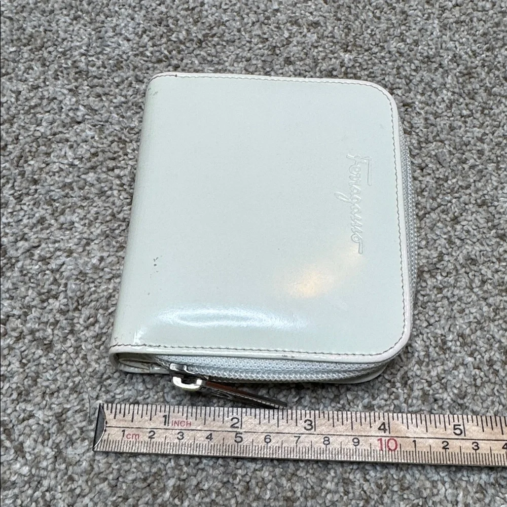 Salvatore Ferragamo Gancini White Calfskin Leather Zip Wallet Authentic